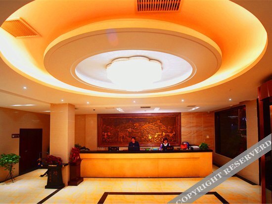 Кайфын: Zhongzhou Business Hotel