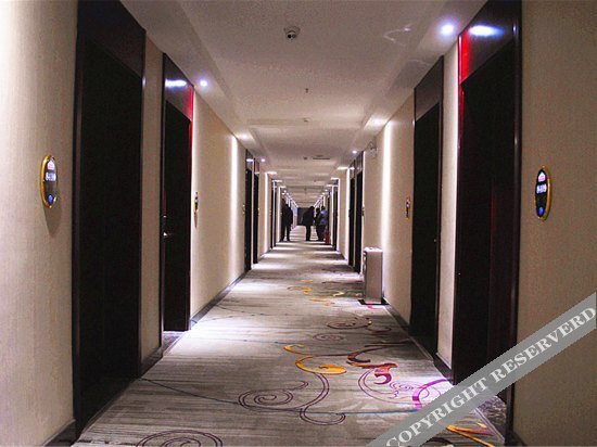 Кайфын: Zhongzhou Business Hotel