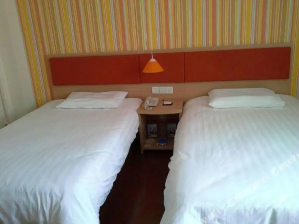 Лайян: Homeinn Hotel (Laiyang Longmen West Road RT-Mart)