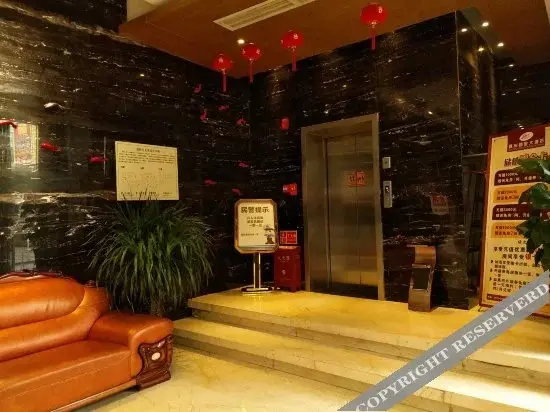Суйнин: Suizhou Holiday Kaixuan Hotel
