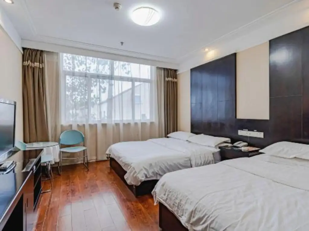 Циндао: Hongsanjiang Business Hotel