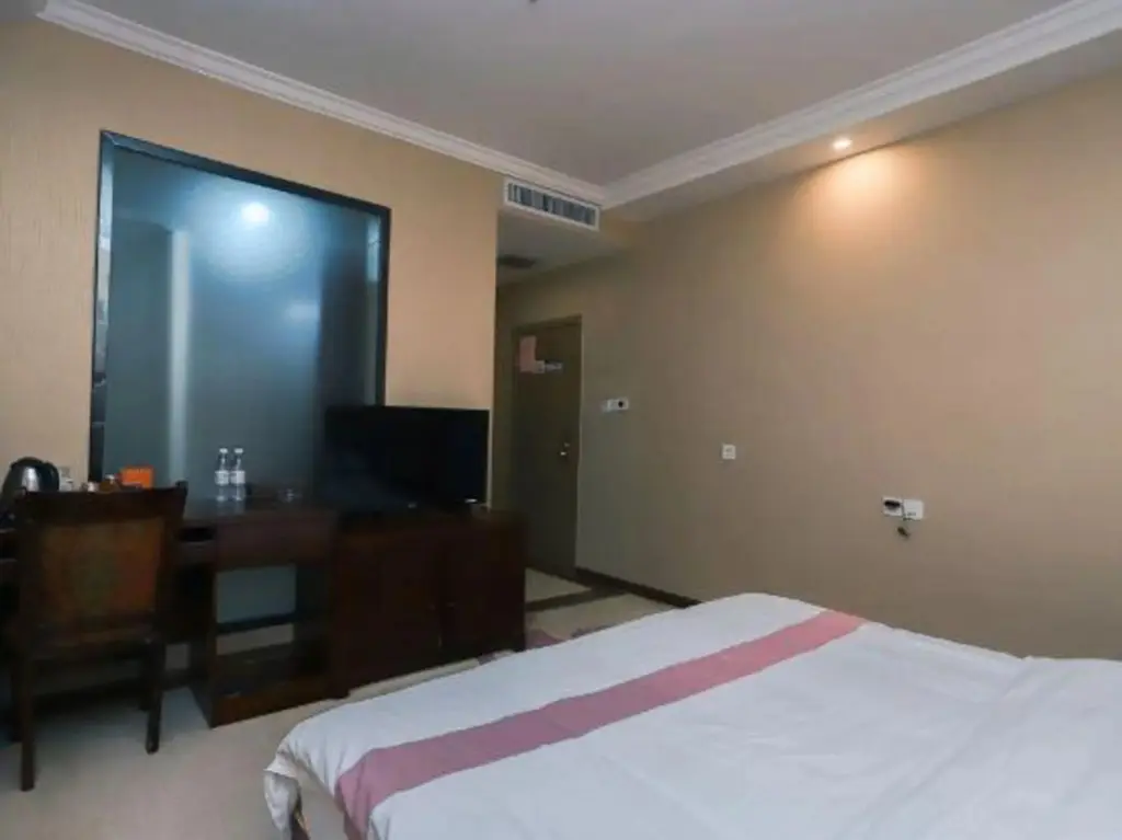 Гуйян: Tuwo Holiday Hotel (Guiyang Railway Station Shachong Road Subway Station)