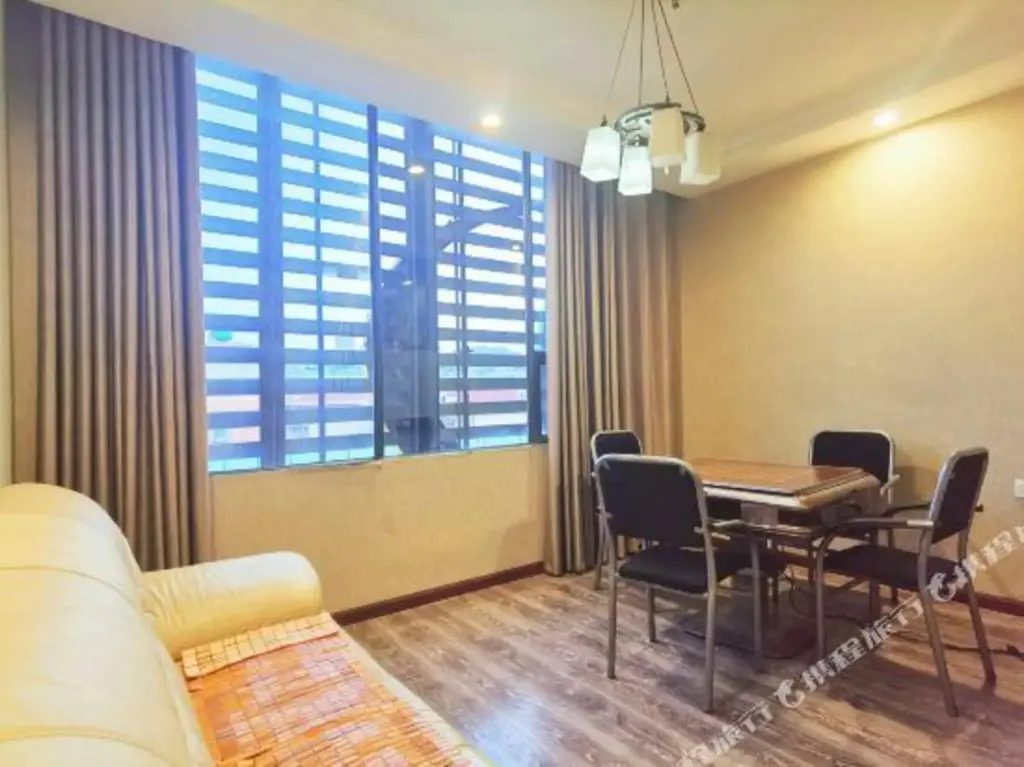 Гуйян: Tuwo Holiday Hotel (Guiyang Railway Station Shachong Road Subway Station)