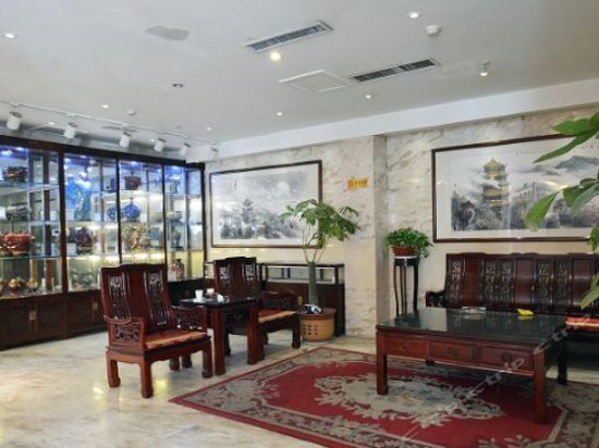 Чжэнчжоу: 天基中州颐和酒店(郑州燕庄地铁站店)