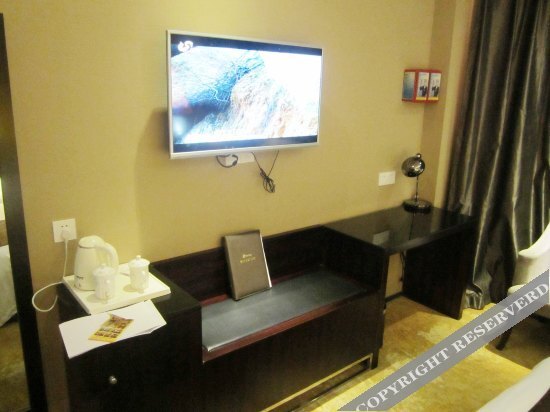 Шэньчжэнь: 香水艺术酒店(深圳龙华地铁站店)