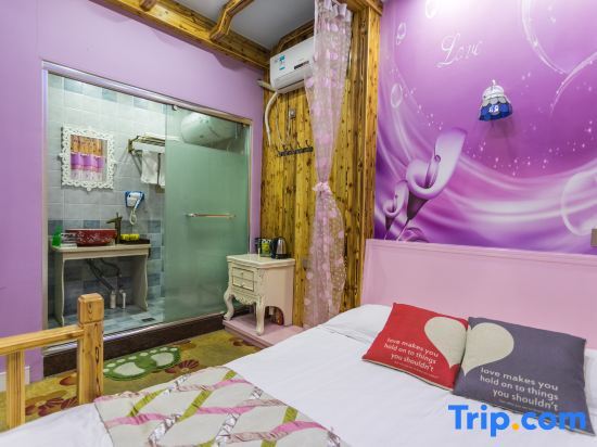 Цзясинь: Wuzhen Xiaocheng Love Hotel