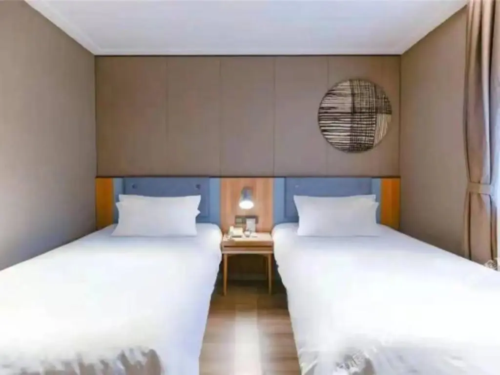 Урумчи: Homeinn · neo (Urumqi Medical University)