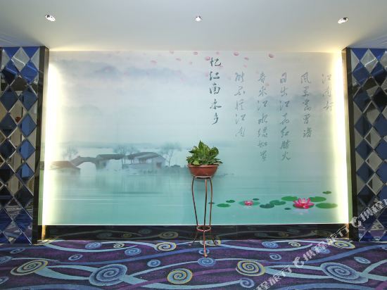 Шанхай: Sushi Boutique Hotel (Shanghai Sixth People's Hospital Guilin Park Subway Station Branch)