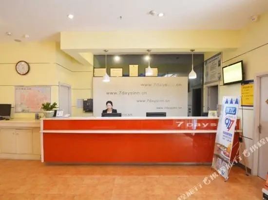 Чжэнчжоу: 时光连锁酒店(中州大道货站街地铁站店)