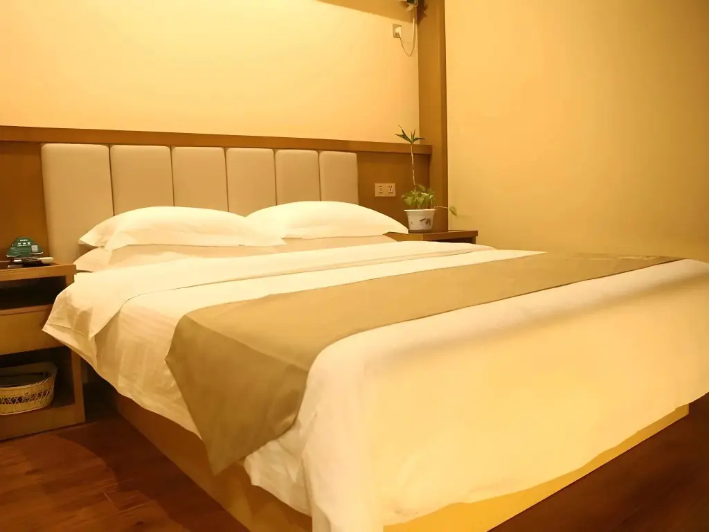 Наньтун: GreenTree Inn Nantong Rugao Zhongjiaomeilu City Express Hotel