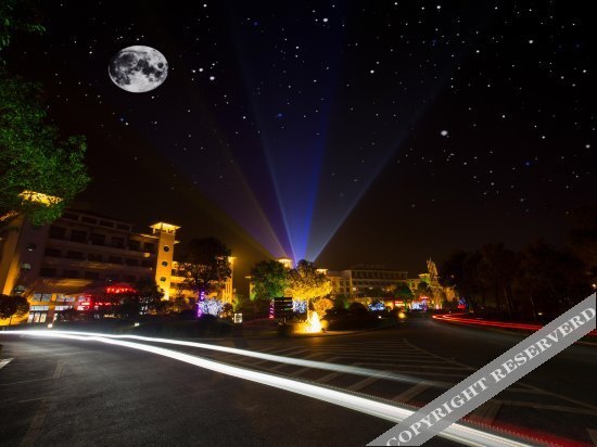 Huitang Zilongwan Hot Spring Holiday Hotel — фото 1