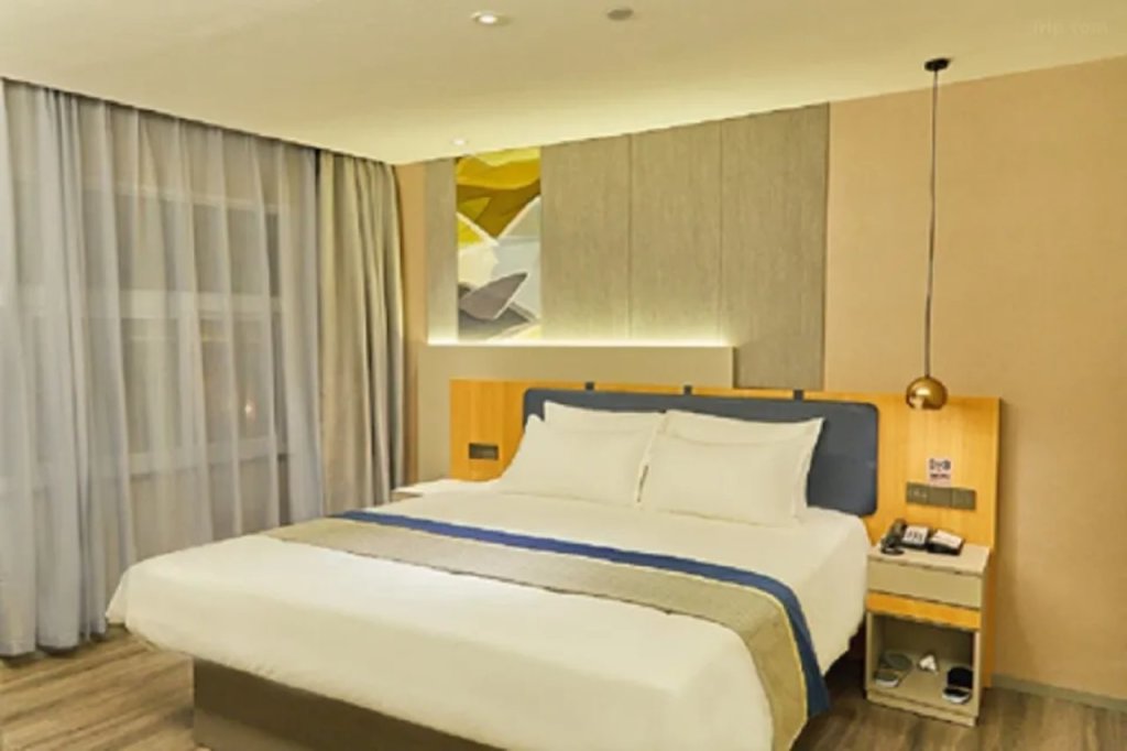 Home Inn Selected (Shanghai Daning International Plaza) — фото 1