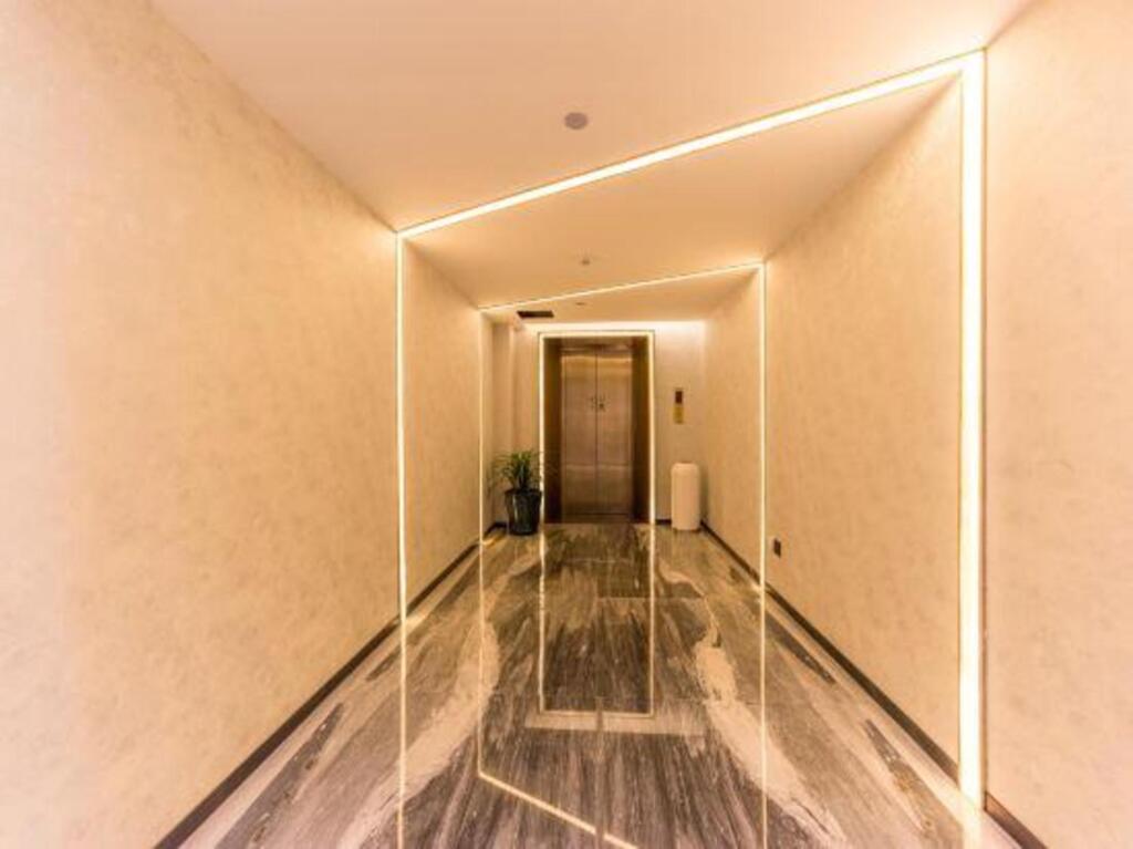 Шанхай: Qianggie Hotel Shanghai Weining Road subway station