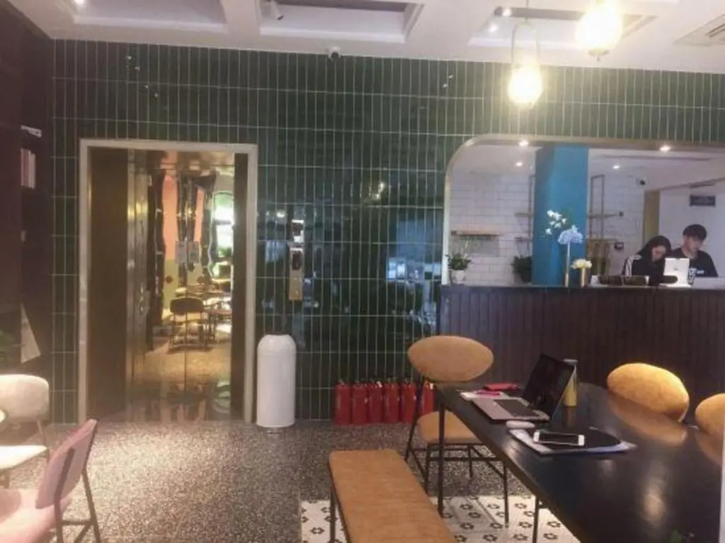 Шанхай: Qianggie Hotel Shanghai Weining Road subway station