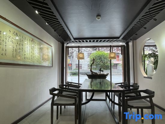 Фэнхуан: Xueqingji Yunlu River View Homestay