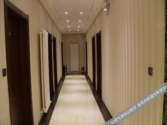 Циндао: Yijia Business Hotel