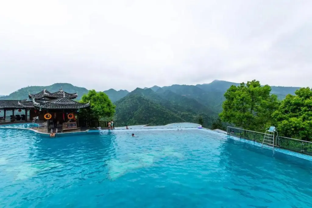Хуайхуа: Fengxiang Yaozhai Hotel
