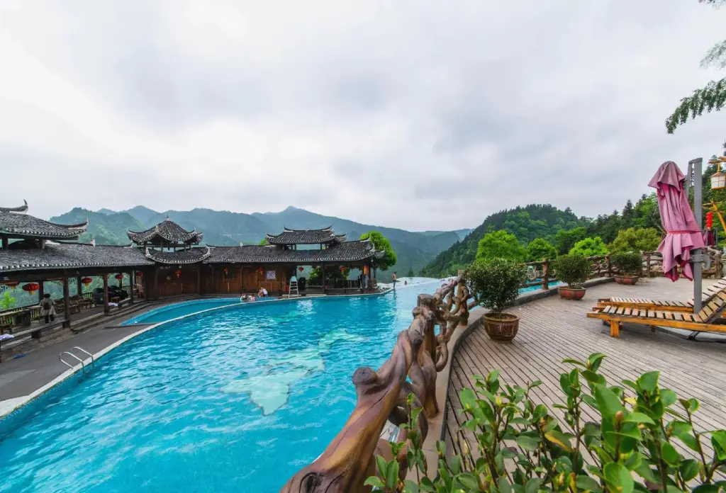 Хуайхуа: Fengxiang Yaozhai Hotel