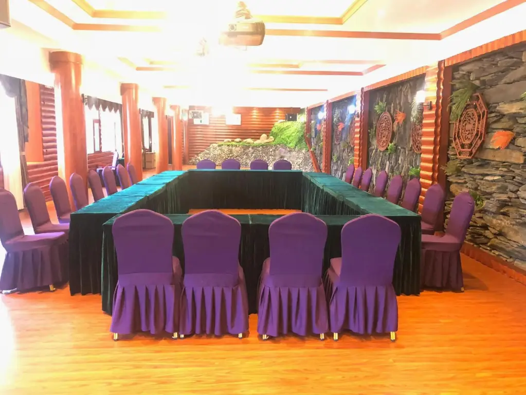 Хуайхуа: Fengxiang Yaozhai Hotel