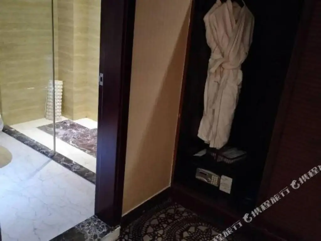 Цзуньи: Qianhao Hotel