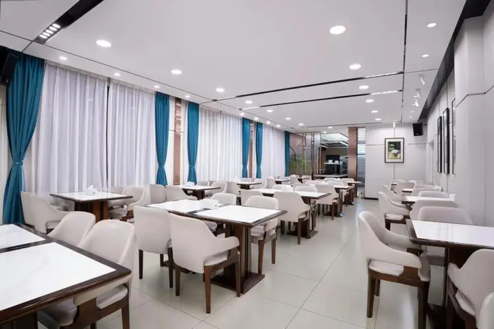 Чэнду: Chengdu Dazhou Hotel