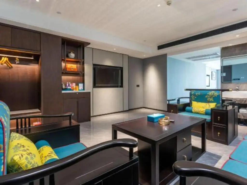 Лоуди: Boni International Hotel