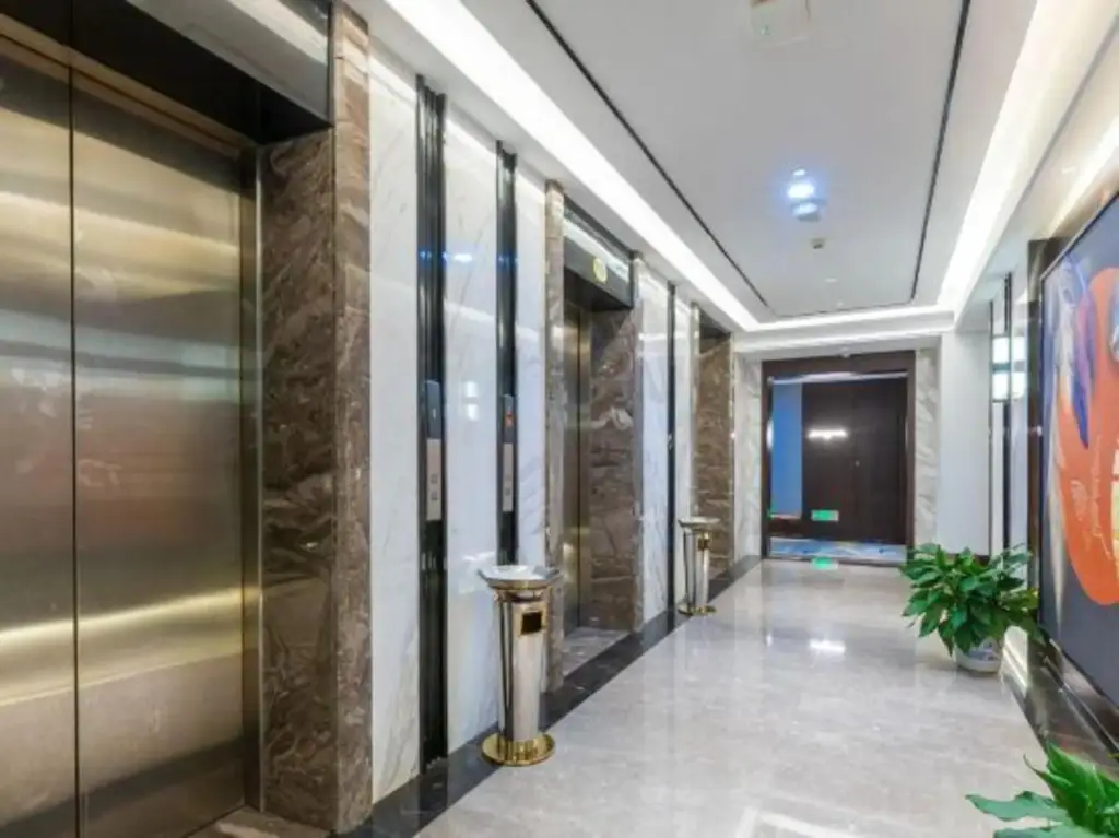 Лоуди: Boni International Hotel