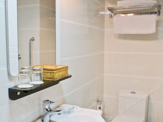Хэфэй: OYO Juxian Hotel (Hefei Heping Road Anfang General Factory Store)