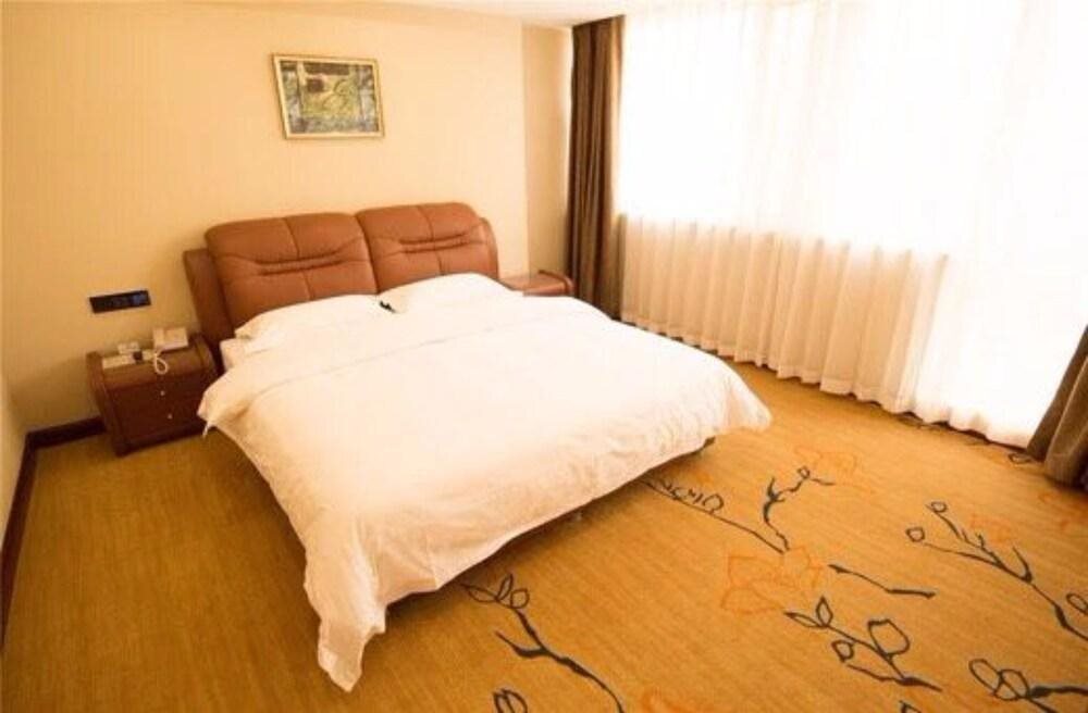 Шэньян: Shenyang Astronomy Hotel