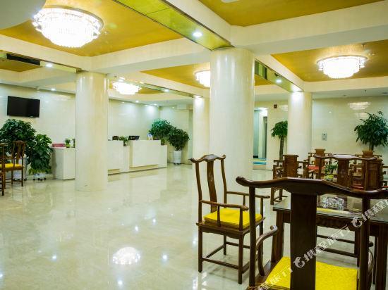 Nine-color Deer Hotel — фото 1
