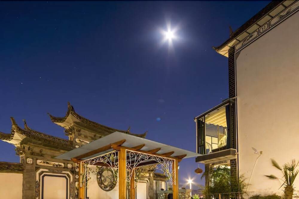 Baicaoyuan Theme Inn — фото 1