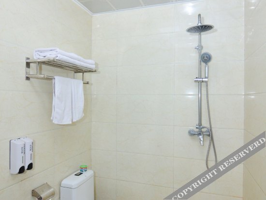 Циндао: Bandung Business Hotel