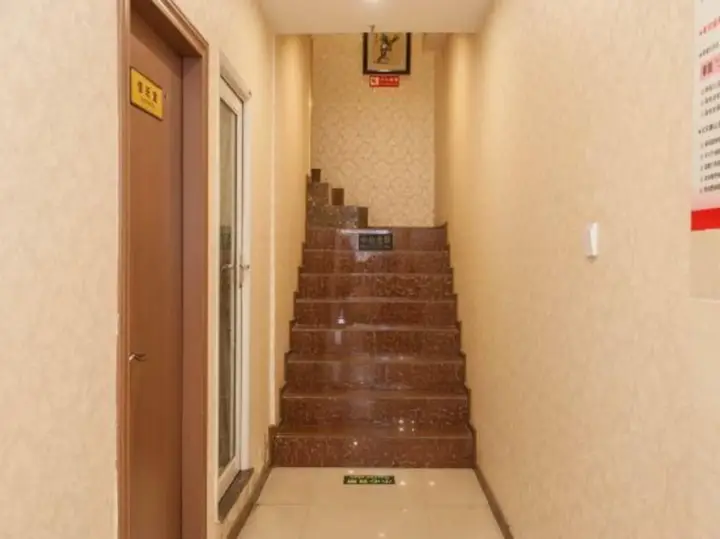 Чунцин: Chongqing Tinya Hotel (Nanhua Middle School)