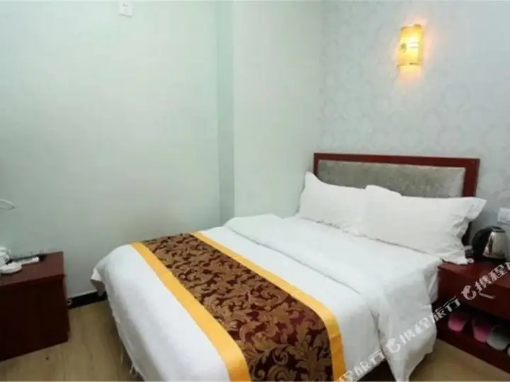 Чунцин: Chongqing Tinya Hotel (Nanhua Middle School)