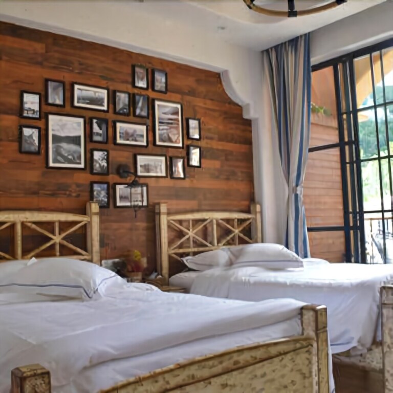 Геса: Lugu Lake Xiyue Wetland Landscape Hotel