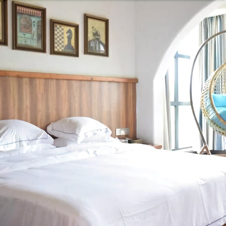 Геса: Lugu Lake Xiyue Wetland Landscape Hotel
