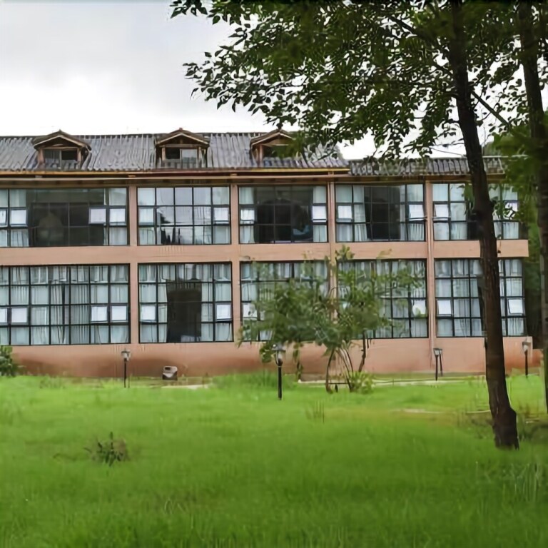 Геса: Lugu Lake Xiyue Wetland Landscape Hotel
