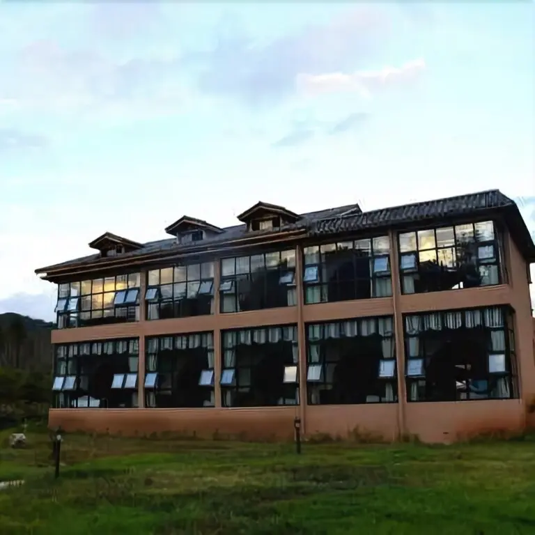 Геса: Lugu Lake Xiyue Wetland Landscape Hotel
