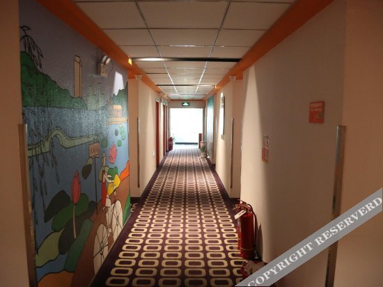 Цзинань: Pod Inn Yánxuǎn Hotel (Jinan Long-distance Bus Terminal Baicheng Railway Station Dìkǒu Road K88 Famous Spring Plaza)