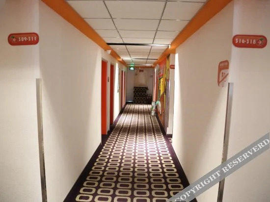 Цзинань: Pod Inn Yánxuǎn Hotel (Jinan Long-distance Bus Terminal Baicheng Railway Station Dìkǒu Road K88 Famous Spring Plaza)