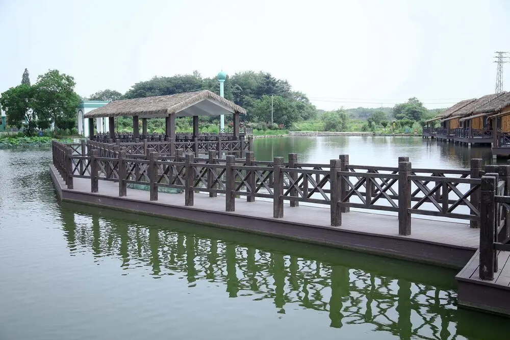 Нанкин: LuHuai Hotel