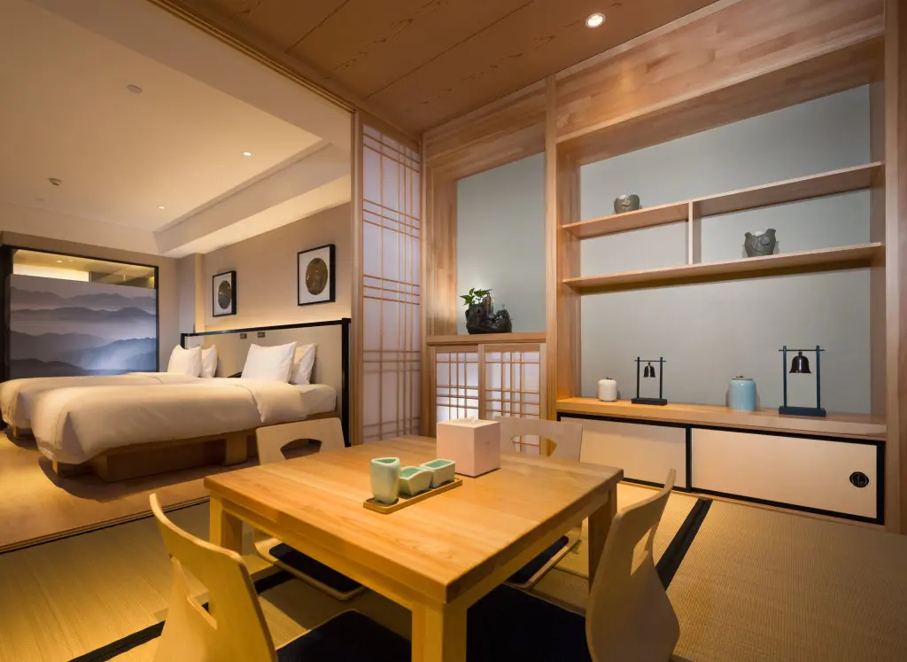 Нанкин: The Hotel V Confucius Temple