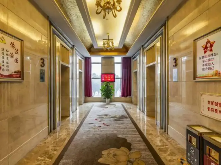 Лохэ: Luoche Grand Hotel