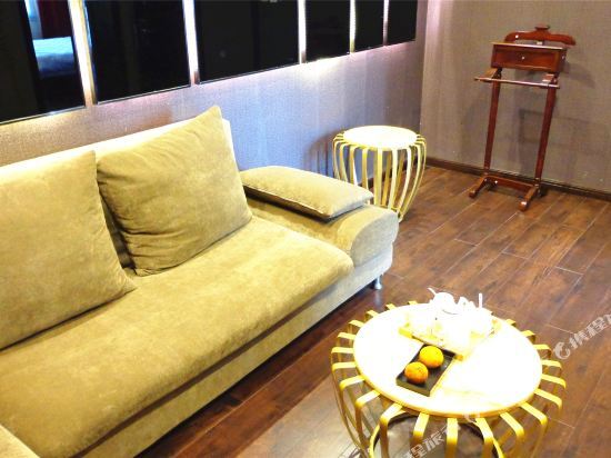 Цицикар: Orange Red Exquisite Hotel (Qiqihar Baihuayuan RT-Mart)