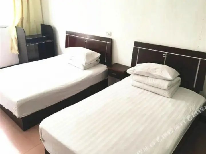Ухань: Yining Hotel