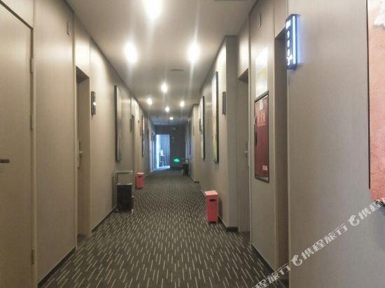 Чэнду: Yuge Business Hotel Chengdu Baige Island