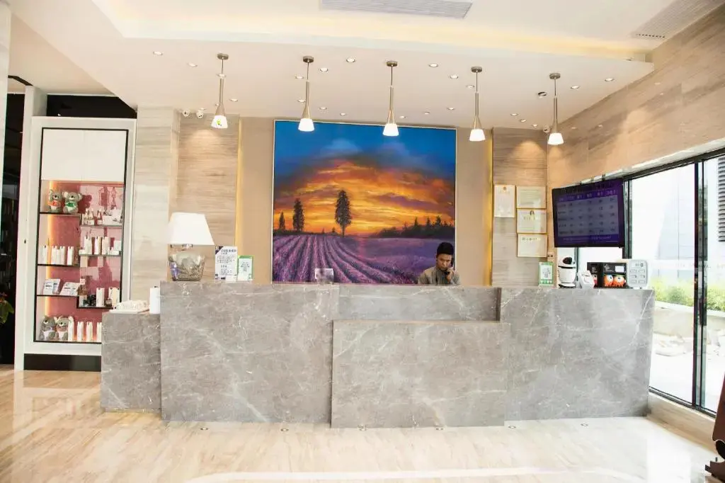Шэньчжэнь: Lavande Hotel Shenzhen North Station Bantian Subway Station