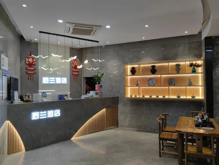 Чжэнчжоу: Roland Fashion Hotel (Tonghuai Subway Station T10 Tanshili Shopping Center Store)