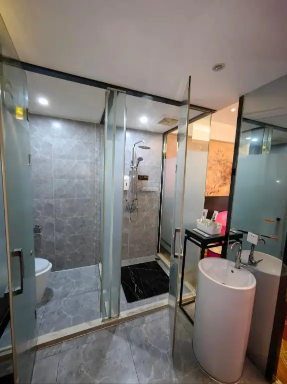 Чжэнчжоу: Roland Fashion Hotel (Tonghuai Subway Station T10 Tanshili Shopping Center Store)