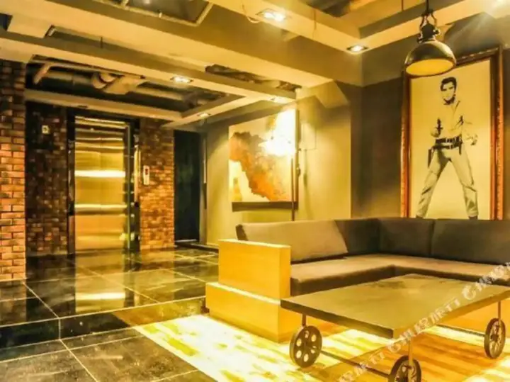Циндао: J&D Hotel